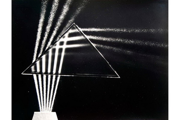 عبور شعاع های نور از داخل شیشه، ۱۹۶۰